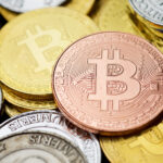 「ビットコイン(BTC)下落に動じず」長期保有者とクジラは蓄積モードに?