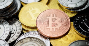 「ビットコイン(BTC)下落に動じず」長期保有者とクジラは蓄積モードに？